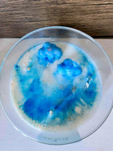 Load image into Gallery viewer, 55cl Sweet Rain and Fresh Sheets Soy Wax Candle
