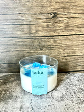 Load image into Gallery viewer, 55cl Sweet Rain and Fresh Sheets Soy Wax Candle
