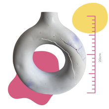 Load image into Gallery viewer, Donut Vase - Seka Home
