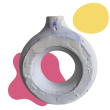 Load image into Gallery viewer, Donut Vase - Seka Home

