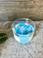 Load image into Gallery viewer, 55cl Sweet Rain and Fresh Sheets Soy Wax Candle
